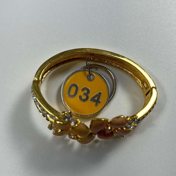 #34 Vintage Nolan Miller Hinged Enamel Flower Bracelet with Crystals - Picture 10 of 10